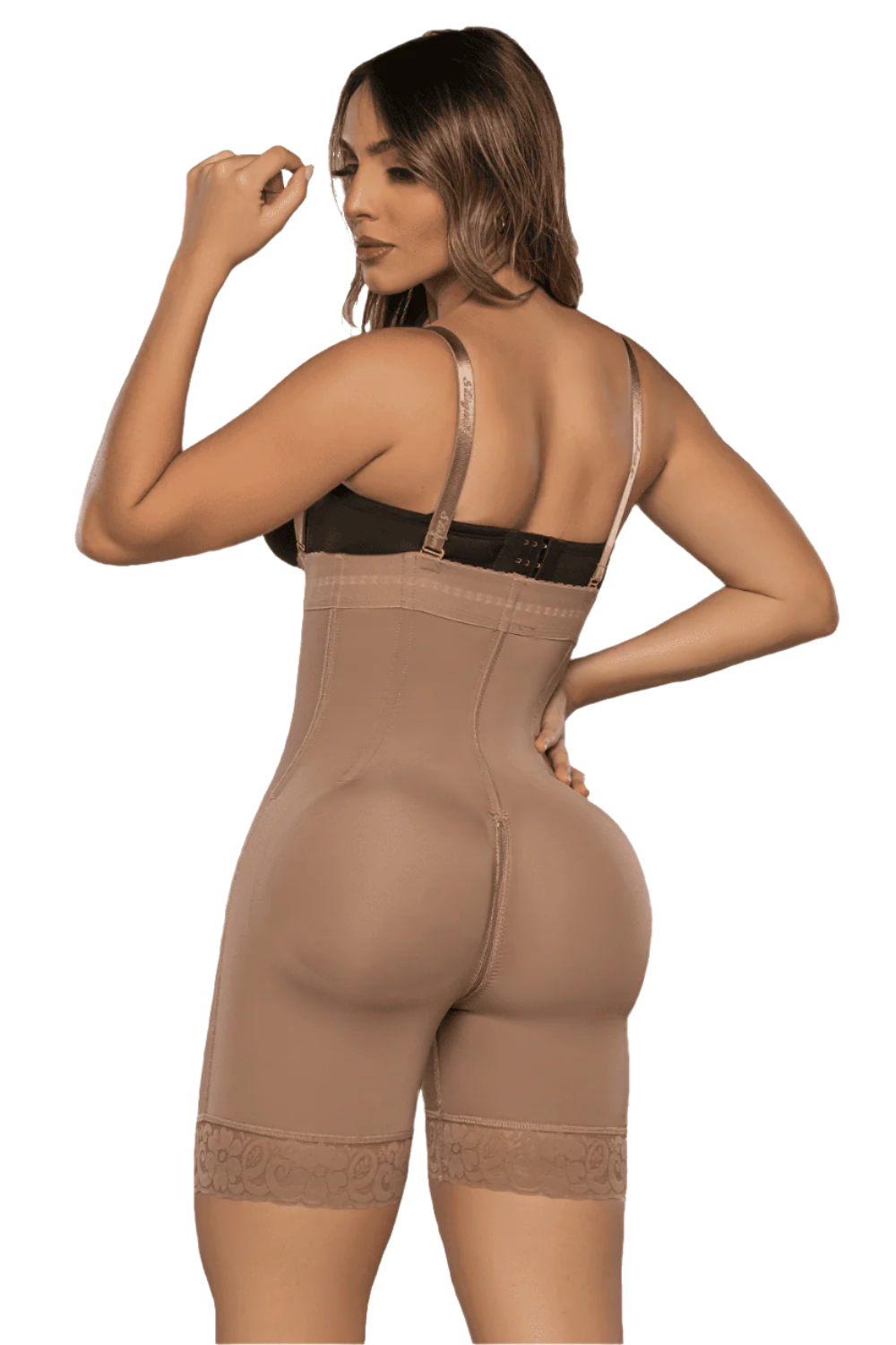 Faja strapless con efecto lipo y ultra compresión, diseñada para moldear y resaltar curvas. Con tirantes removibles, triple realce de glúteos, cierre perineal amplio y tejido Powernet-Lycra enriquecido con vitamina E, ofrece comodidad y estilo en color COCOCA.