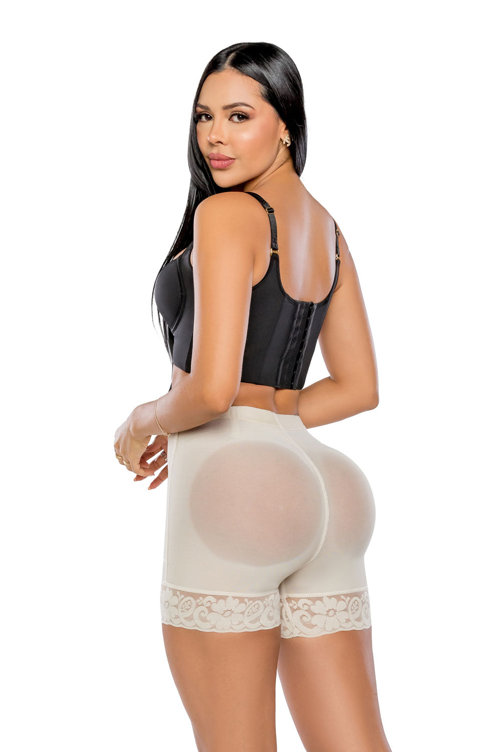 Panty ultrainvisible con encaje, triple realce en glúteos y control bajo disponible en varios tonos