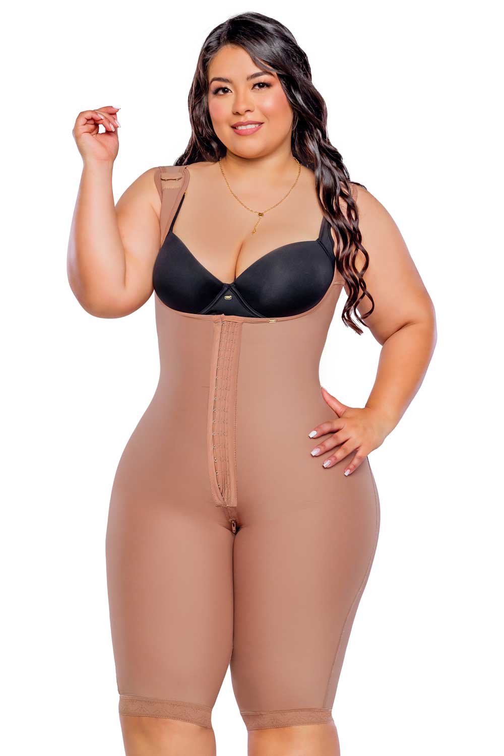 '- Faja SMI7132 AFRODITA larga con efecto lifting y compresión progresiva
- Detalle de compresión en abdomen y piernas con panty incluido
- Vista posterior de diseño sin costuras hasta la rodilla