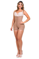 - Faja SMI7137 corta strapless con efecto lifting y 3 niveles de ajuste
- Detalle del soporte lateral y broches progresivos de la faja SMI7137
- Vista posterior con diseño Ultrainvisible y panty de regalo incluido