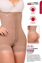 - Faja SMI7137 corta strapless con efecto lifting y 3 niveles de ajuste
- Detalle del soporte lateral y broches progresivos de la faja SMI7137
- Vista posterior con diseño Ultrainvisible y panty de regalo incluido