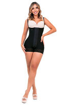 - Faja SMI7137 corta strapless con efecto lifting y 3 niveles de ajuste
- Detalle del soporte lateral y broches progresivos de la faja SMI7137
- Vista posterior con diseño Ultrainvisible y panty de regalo incluido