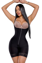 Faja moldeadora La Esbelta en color negro, con tela Ultrainvisible y ajuste ergonómico que estiliza la figura sin marcarse en la ropa.