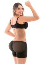 '- Cinturilla SMI2027 con efecto reloj de arena y ajuste de 4 niveles
- Vista frontal de cinturilla moldeadora con doble refuerzo y varillas
- Detalle de placa decorativa y costuras reforzadas en la SMI2027
