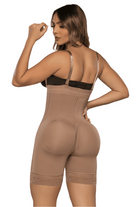 Faja strapless con efecto lipo y ultra compresión, diseñada para moldear y resaltar curvas. Con tirantes removibles, triple realce de glúteos, cierre perineal amplio y tejido Powernet-Lycra enriquecido con vitamina E, ofrece comodidad y estilo en color COCOCA.