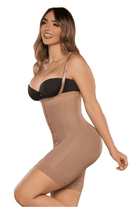 Faja strapless con efecto lipo y ultra compresión, diseñada para moldear y resaltar curvas. Con tirantes removibles, triple realce de glúteos, cierre perineal amplio y tejido Powernet-Lycra enriquecido con vitamina E, ofrece comodidad y estilo en color COCOCA.