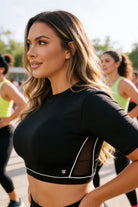 Conjunto SMI1395 – Top Deportivo Espalda Abierta con Tiras Cruzadas