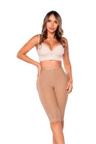 '- Panty moldeador largo SMI04002 con control progresivo
- Detalle de encaje siliconado en piernas del panty SMI04002
- Vista posterior sin costuras visibles del panty REFINADA