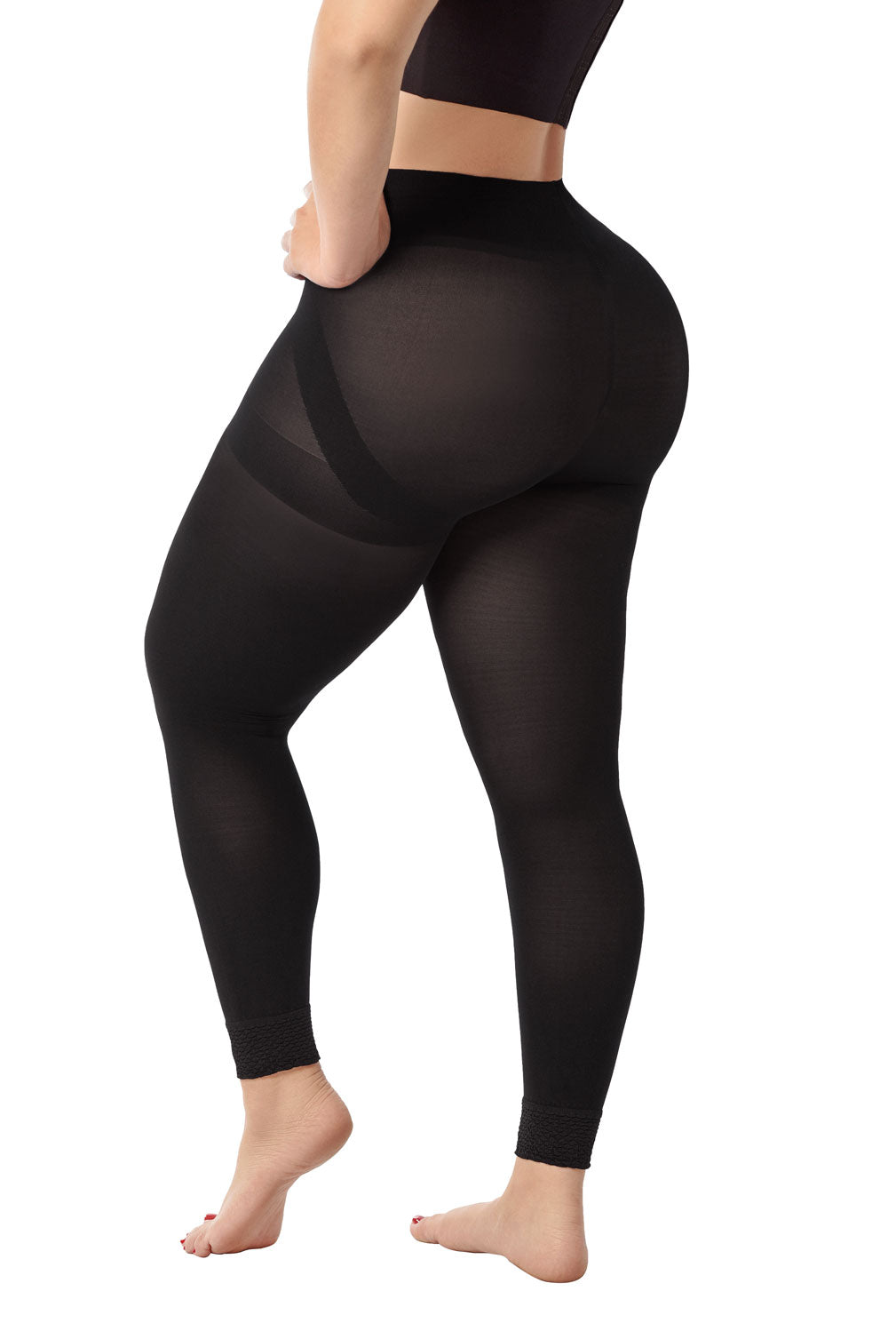  panty medias de corte tipo legging, perfectas para un estilo casual y sofisticado. Su diseño suave y ligero se ajusta cómodamente a tus piernas, brindándote libertad y elegancia todo el día. Favorecen tu figura con delicadeza.
Moderno y versátil, hasta el tobillo. color negro