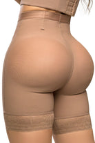 Panty ultrainvisible media pierna con encaje siliconado, ajuste natural y realce perfecto.