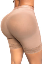 Panty ultrainvisible media pierna con encaje siliconado, ajuste natural y realce perfecto.