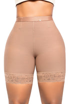 '- Panty Ultrainvisible SMI04029 media pierna con encaje siliconado
- Vista lateral del panty Seamfree con ajuste natural y resorte en cintura
- Detalle de realce natural y transformación textil en panty SMI04029
