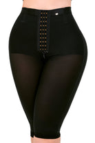 Panty moldeador a la rodilla con realce natural y encaje elegante.