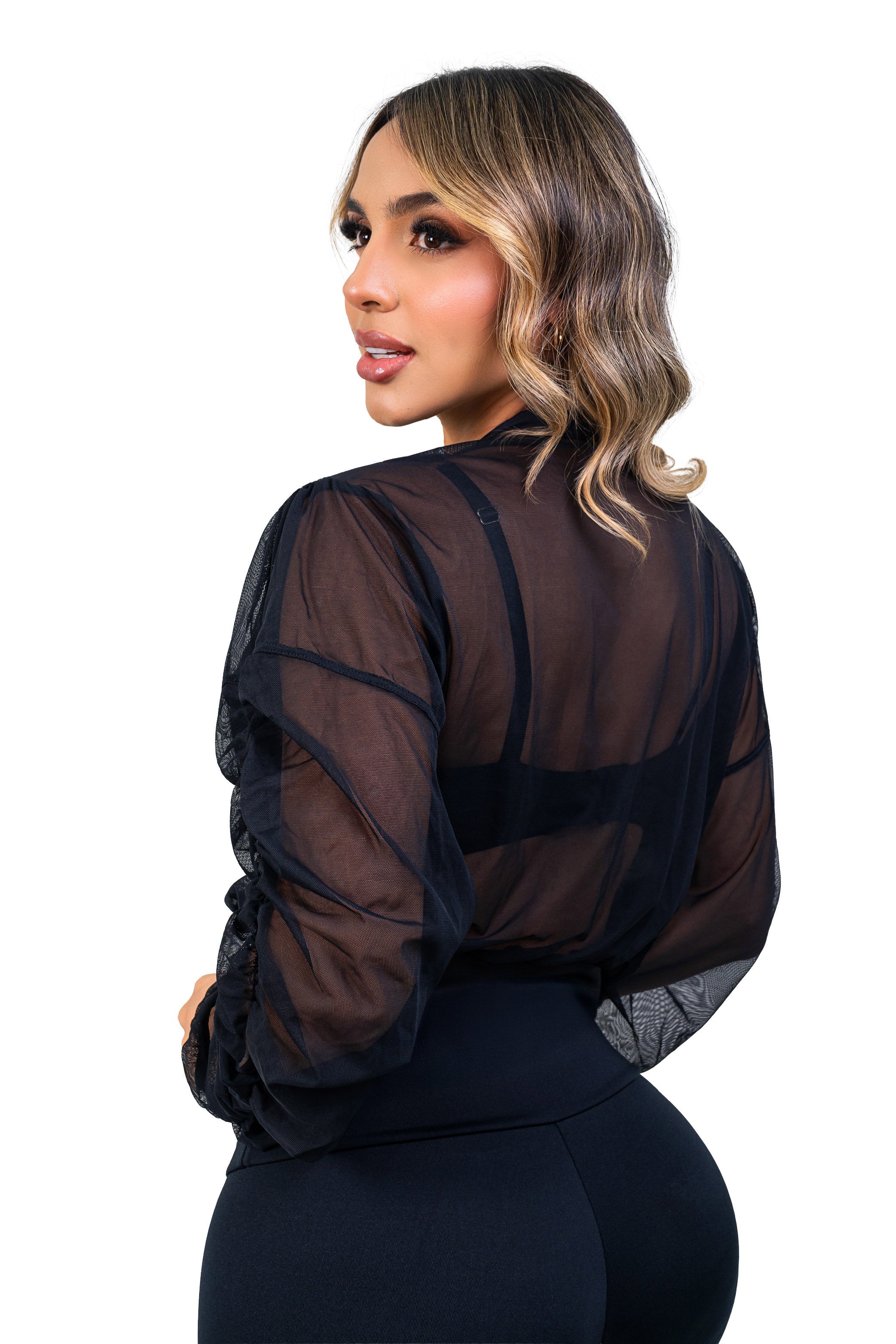 CHAQUETA TIPO CROP EN MALLA - SMI06114.