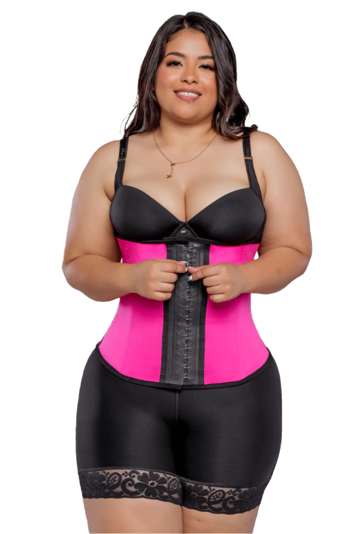 '- Cinturilla térmica SMI2002 fucsia en látex con broches
- Vista frontal con compresión en abdomen alto, medio y bajo
- Diseño deportivo con efecto reductor y soporte lumbar
