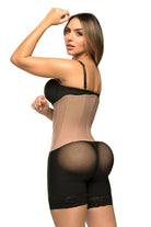 '- Cinturilla SMI2025 con doble cierre y compresión estética
- Estructura anatómica que define la cintura sin incomodar