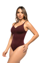 body sin costuras que no se marca
body color vino cómodo y moldeador
body con escote para usar con ropa ajustada
body que moldea sin apretar
body invisible debajo de la ropa