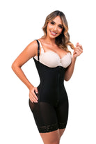 Faja moldeadora La Esbelta en color negro, con tela Ultrainvisible y ajuste ergonómico que estiliza la figura sin marcarse en la ropa.