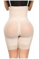 '- Faja strapless media pierna SMI7097 con efecto lifting natural
- Vista posterior de faja Ultrainvisible SMI7097 con cierre frontal
- Detalle de tirantes removibles y panty de regalo en SMI7097
