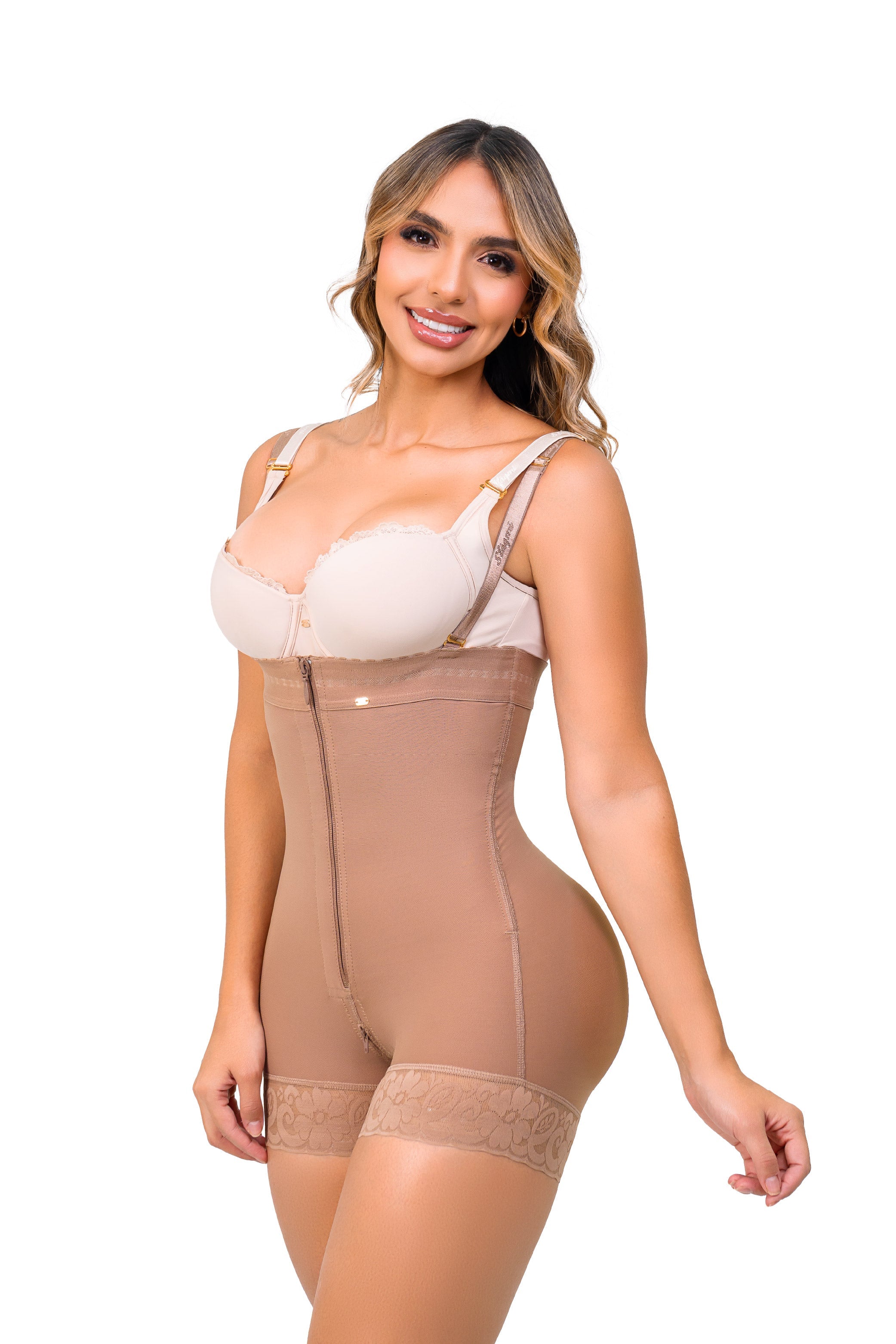 Faja Ultrainvisible strapless Stagmi SMI7151 con cierre frontal, soporte lateral y realce de glúteos – Tanga incluida y cierre perineal