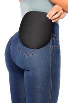 jean skinny con levanta cola, jean con cintura alta que moldea, pantalón que realza glúteos, jean con botones y bolsillos cómodos, jean con pretina en forma de corazón, jean que ajusta sin apretar