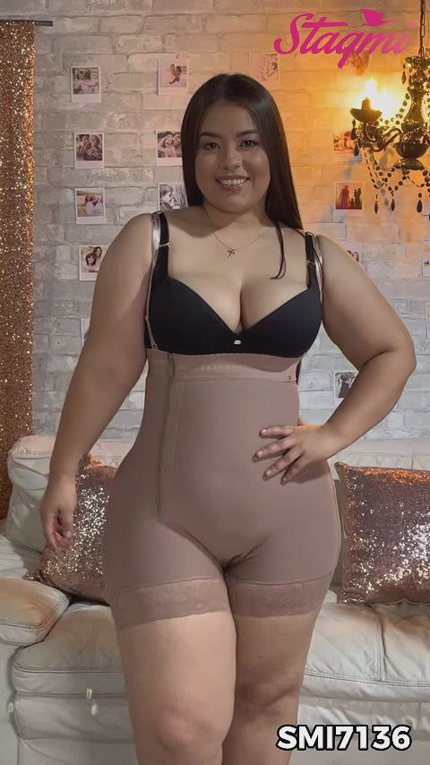 - Faja corta SMI7136 ENCANTO strapless con cierre lateral
- Vista lateral de compresión abdominal y diseño postparto
- Detalle de estructura invisible con tanga de regalo incluida
