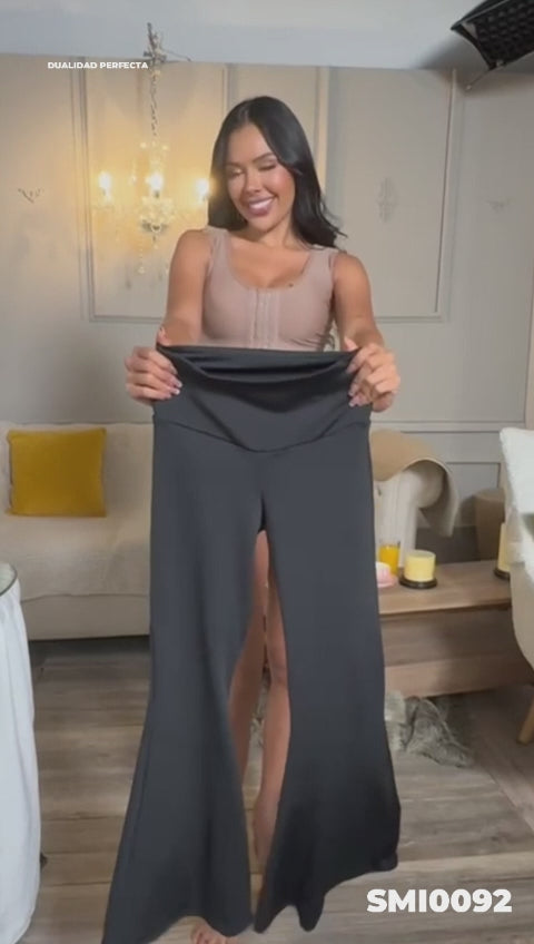 - Legging SMI0092 negro con faja interna y bota campana
- Vista posterior con pretina en forma de corazón
- Legging moldeador de tiro alto con efecto lifting invisible
