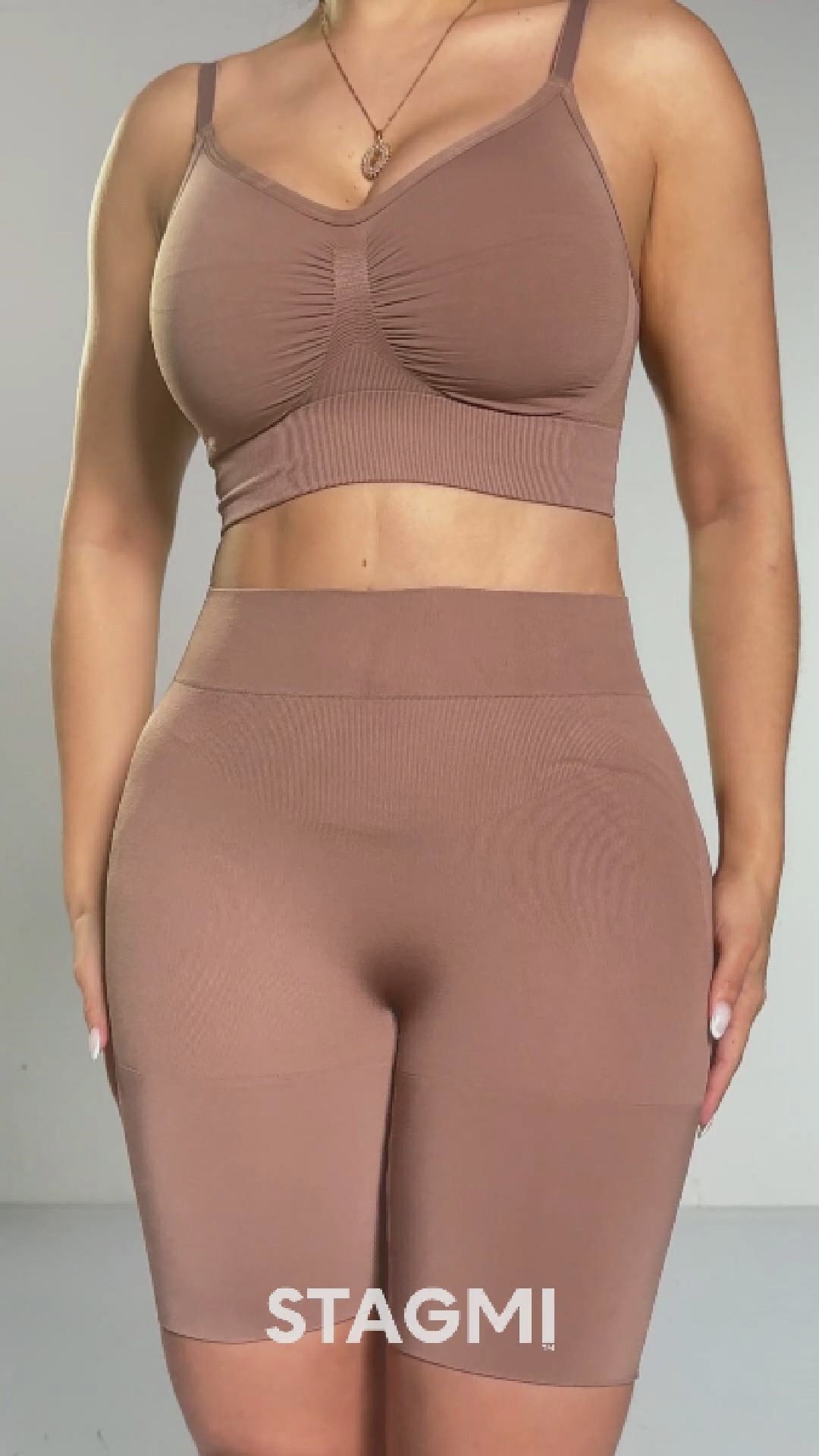 Top Seamless SMI03048 Stagmi sin costuras con efecto push up, soporte de busto y ajuste invisible – Ideal para interior o exterior