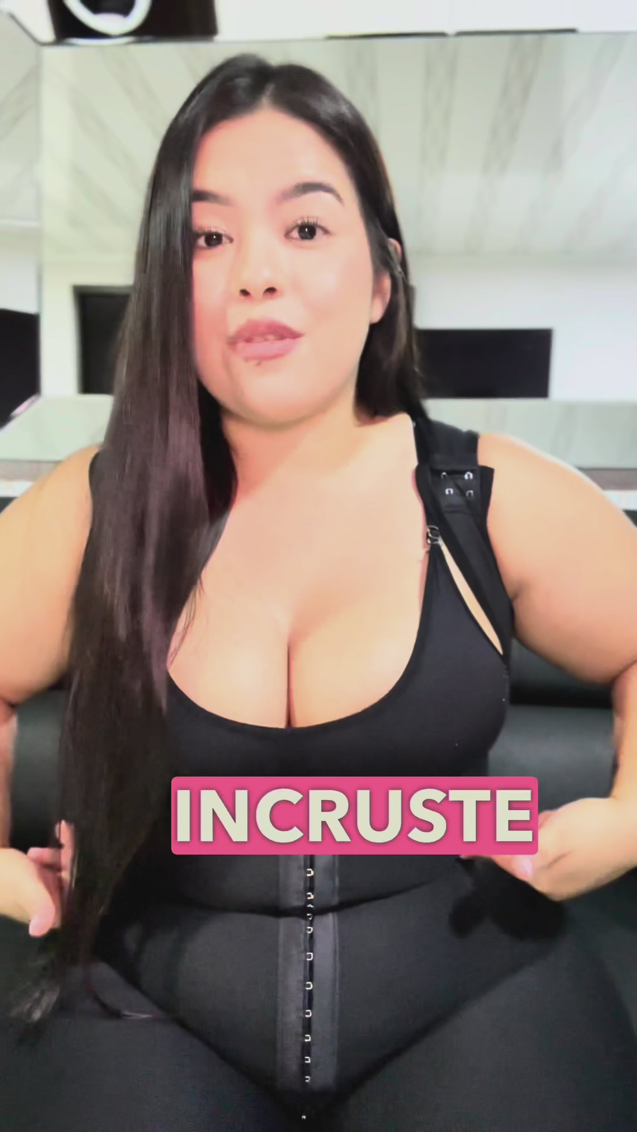 - Faja SMI7137 corta strapless con efecto lifting y 3 niveles de ajuste
- Detalle del soporte lateral y broches progresivos de la faja SMI7137
- Vista posterior con diseño Ultrainvisible y panty de regalo incluido
